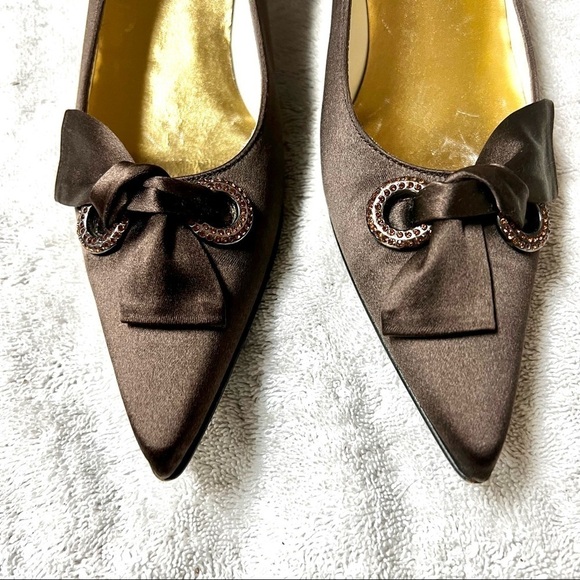 Vintage STUART WEITZMAN 90’s Brown silk satin pointed toe rhinestone heels 7.5 N - Picture 4 of 10